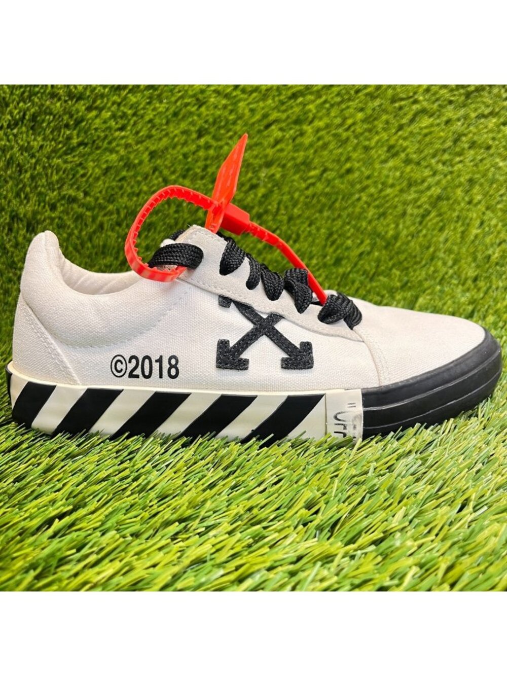 Off-White Vulc Low Big Boys Size 4Y EU 36 Canvas White Black Shoes Sneakers